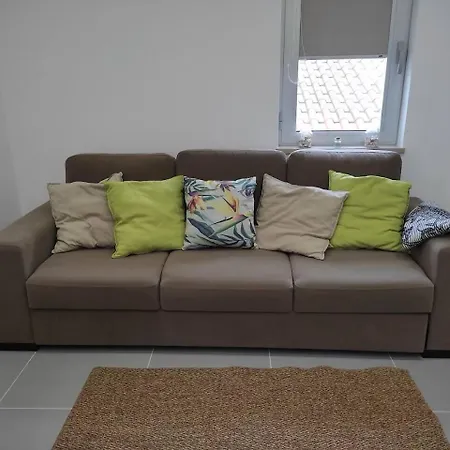 Sandowav - Modern Steps From The Apartament